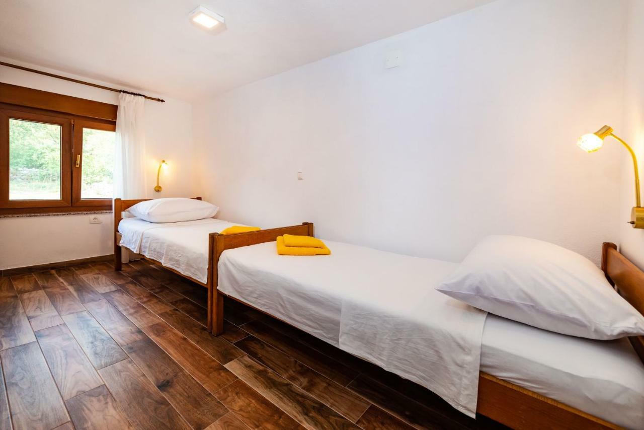 Apartment Adam 스타리그라드 파클레니차 외부 사진