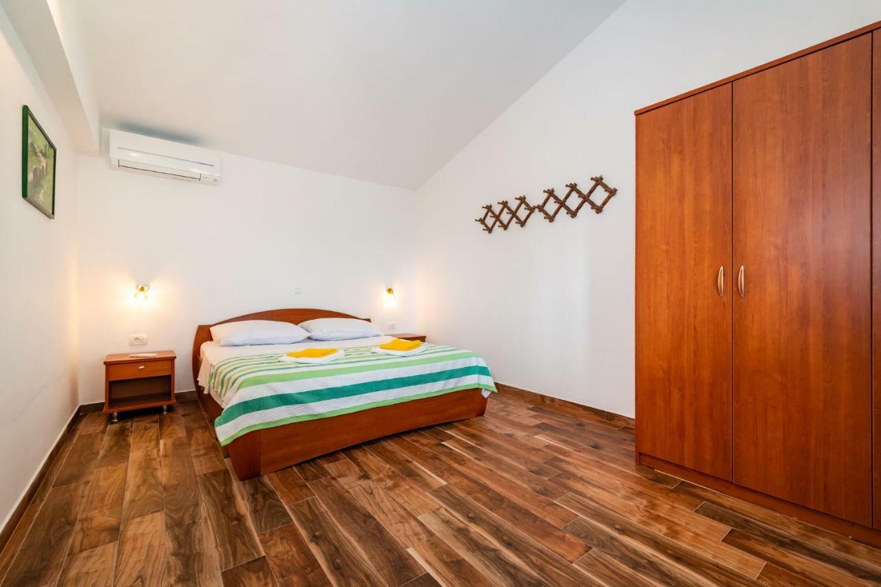 Apartment Adam 스타리그라드 파클레니차 외부 사진